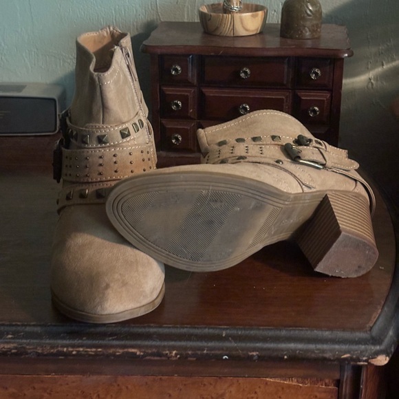 Express Tan Studded Double Buckle Ankle Booties size 7 - Picture 10 of 11